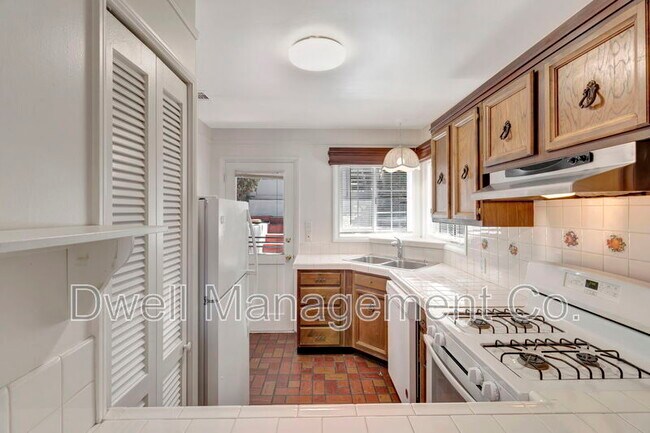 Building Photo - 8451 La Mesa Blvd