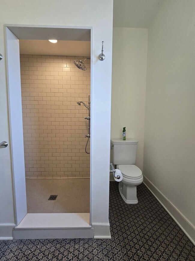 Building Photo - Historic Home available in Frankfort Kentucky