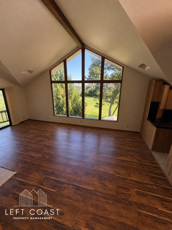 Building Photo - 132 Salishan Dr