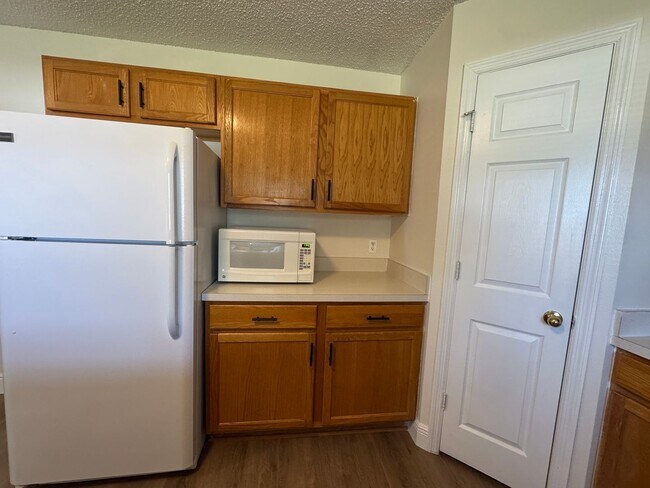 Building Photo - Spacious and Comfortable House for Lease