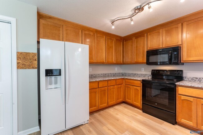 Building Photo - 113 Grey Fawn Trail