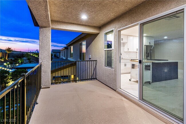 Building Photo - 4631 Amazing View St