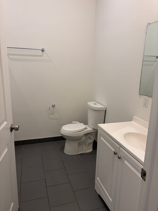 Building Photo - 737 S 4th St