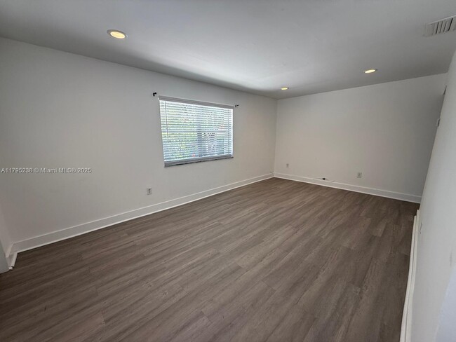 Building Photo - 1807 NW 33rd St