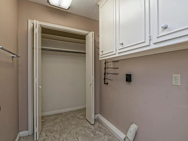 laundry room - 3708 Windmill Hill St