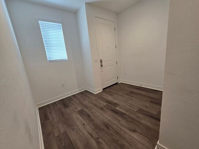 Building Photo - Modern Oceanside Home with Spacious Layout in a Desirable Community