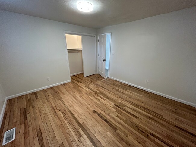 Building Photo - 755 E 104th St