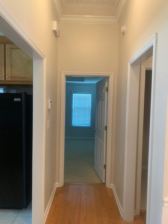 Building Photo - 4bd/2ba located in the Highlands Subdivision right off of Bemiss.