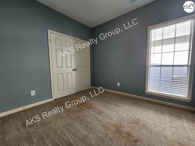 Building Photo - 104 Lantana Cir