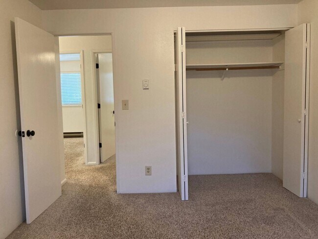 Building Photo - 3 br, 1 bath House - 141 Laguna Ct