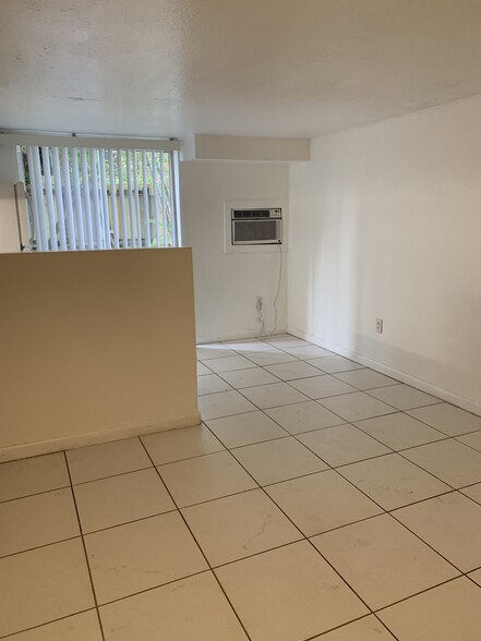 Building Photo - 1229 SE 2nd St