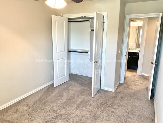 Building Photo - 2752 W Kilimanjaro Way