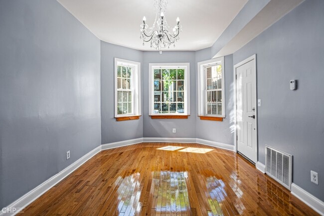 Building Photo - 2423 S Hamlin Ave