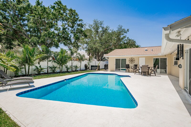 Building Photo - 1442 45th Ave NE