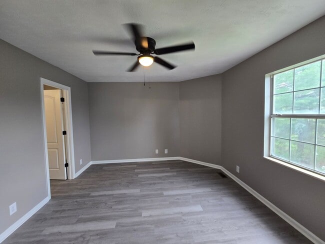 Building Photo - Welcome to Your Stylish New Townhome!
