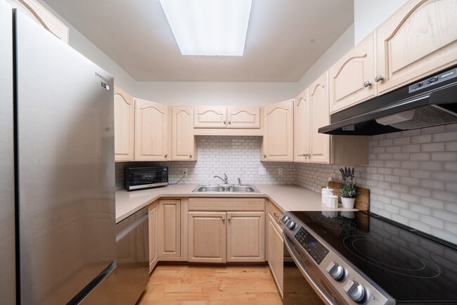 Building Photo - 1 Towers Park Ln