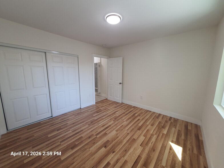 Building Photo - 515 W 104th St