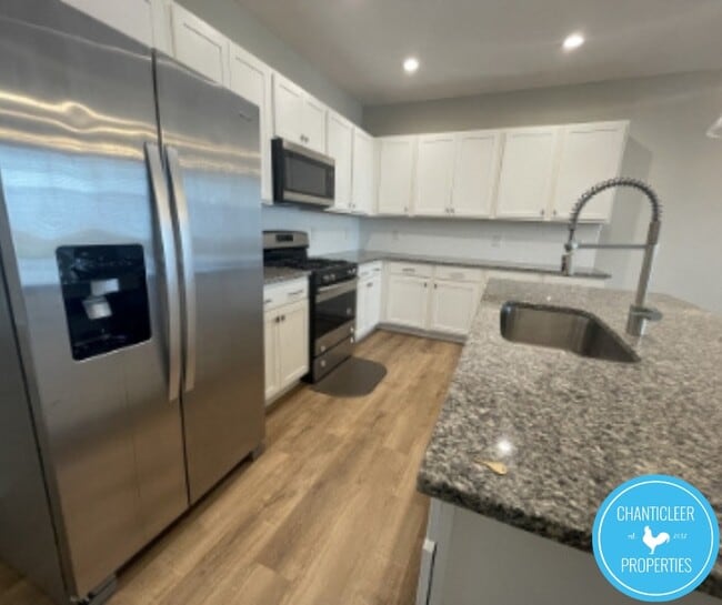 Building Photo - 764 Putney Hl Rd