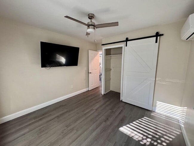 Building Photo - Fully Renovated 2BR Home Near Downtown Win...