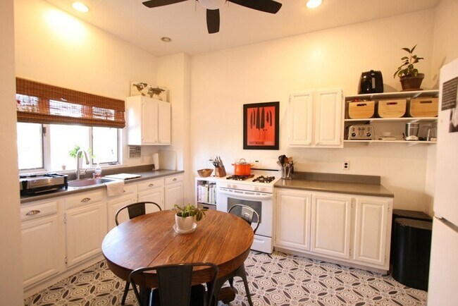 Primary Photo - 40 Brastow Ave