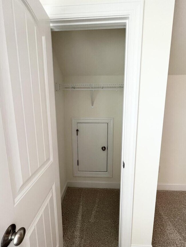 Building Photo - 324 Highview Dr