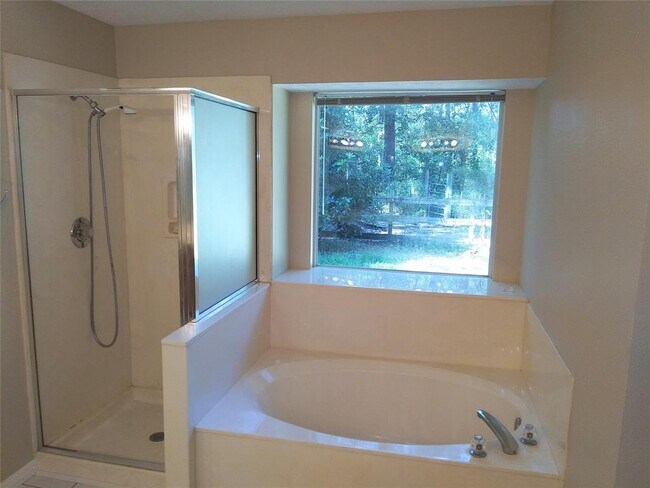 Building Photo - 900 Springwood Dr