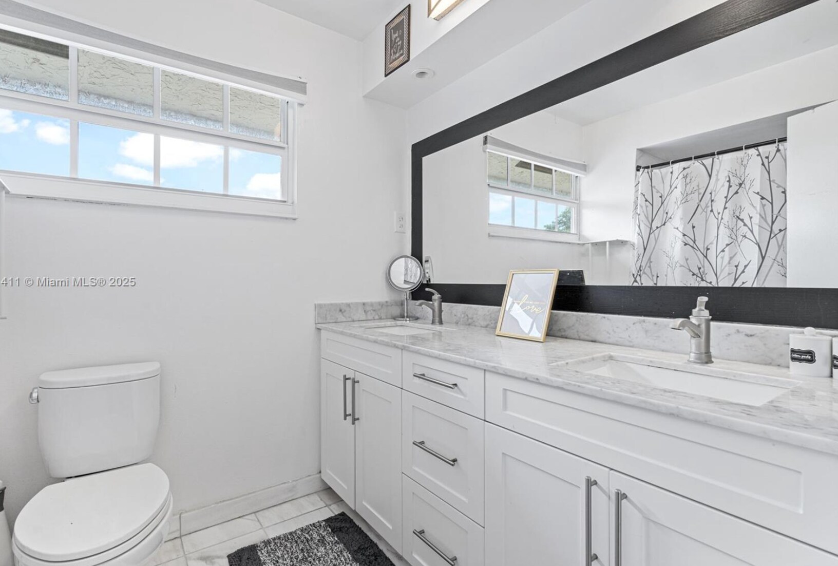 Building Photo - 8351 SW 39th Ct