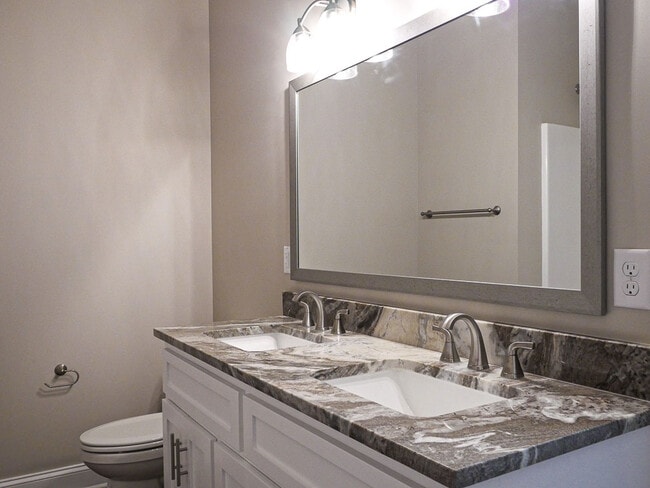 Building Photo - 1364 Summer Cir SW