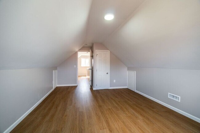 Building Photo - 687 Scriven Ave