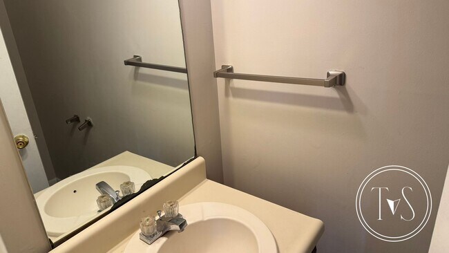 Building Photo - WINTER MOVE-IN SPECIAL: 50% OFF 1st FULL MONTH'S RENT!**