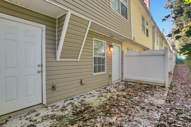 Building Photo - 2842 Vining Ridge Terrace