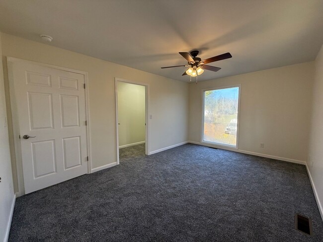 Building Photo - Newly renovated 3 Bedroom 3 Bathroom Home ...