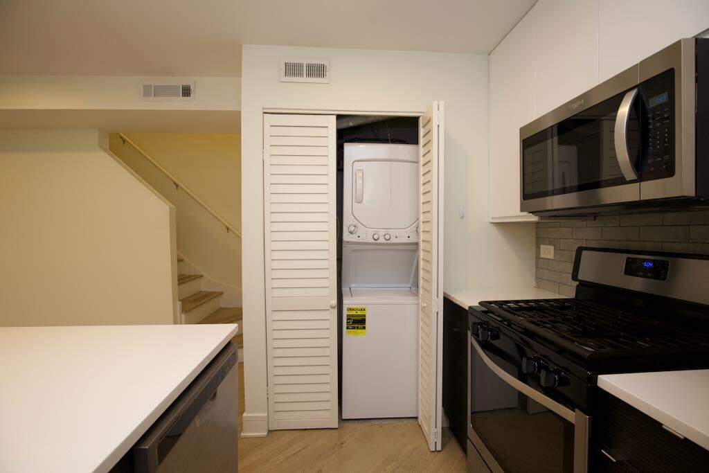 Building Photo - 949 W Grace St