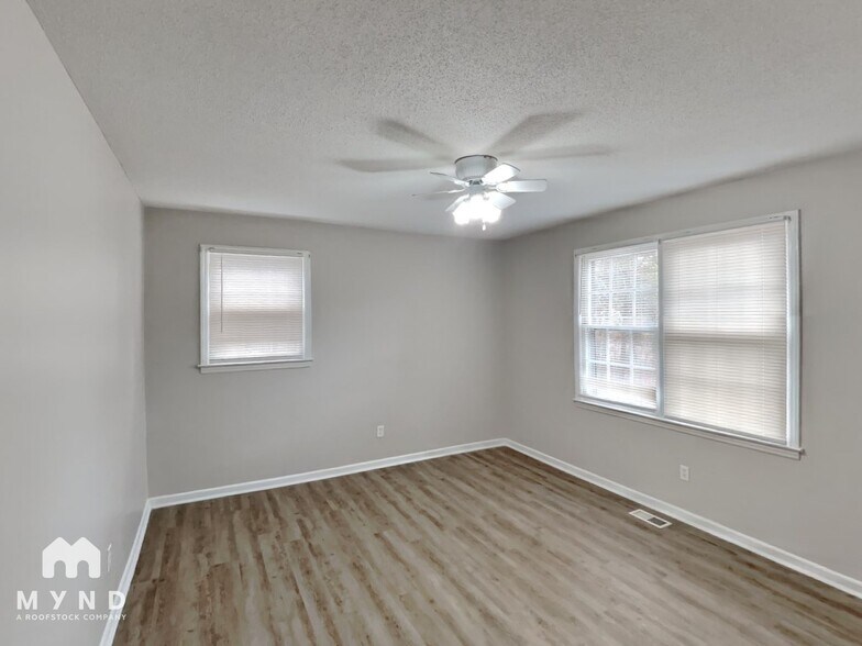 Building Photo - 400 Woodstream Dr