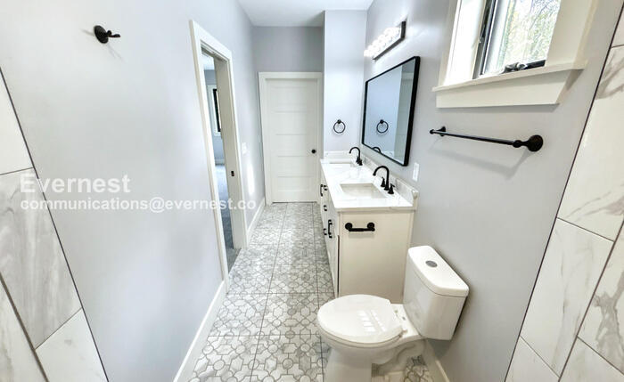 Building Photo - 415 S University St