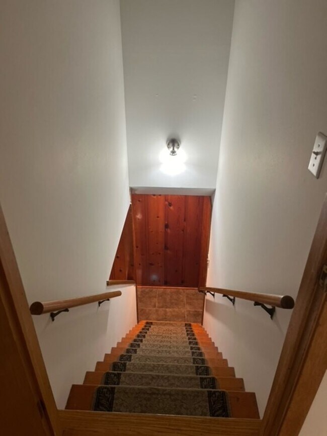Building Photo - Charming 4 Bed 2.5 Bath Home With Nice Wooded Back Yard!