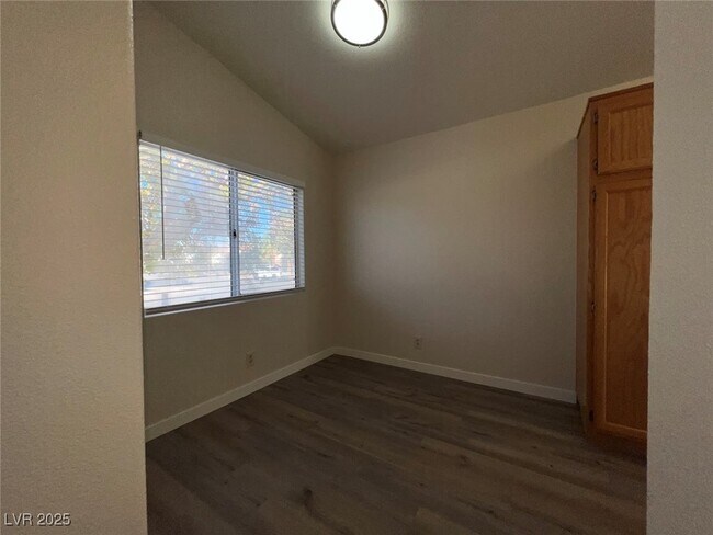 Building Photo - 635 Delorean Dr