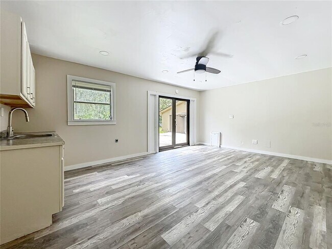 Building Photo - 4211 SW 6th Ave