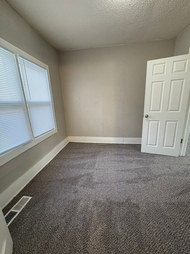 Building Photo - A cozy 2 bedroom home with versatile living space and plenty of storage including a partially fin...
