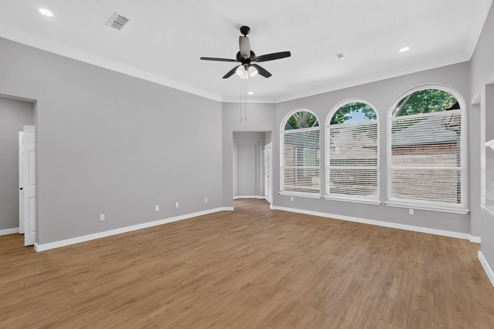 Building Photo - 720 Cliffmoor Dr