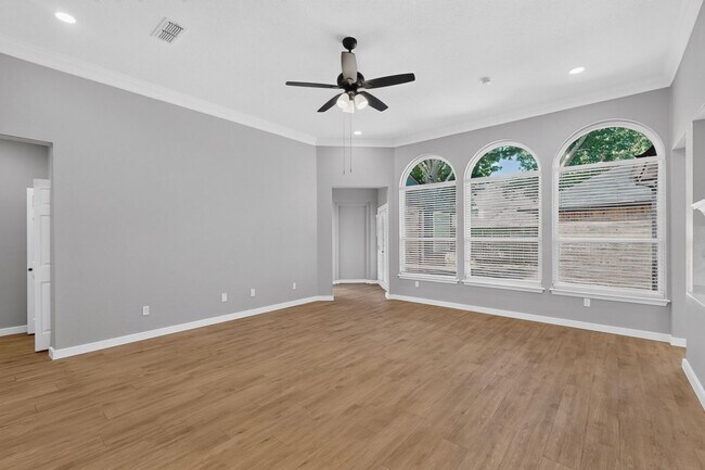 Building Photo - 720 Cliffmoor Dr