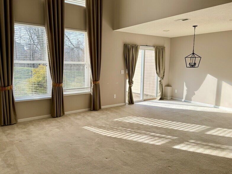 Living Room - 6549 Twin Lakes Dr