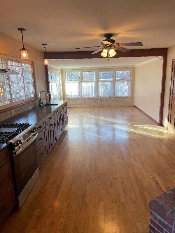 Building Photo - 2550 S Dahlia St