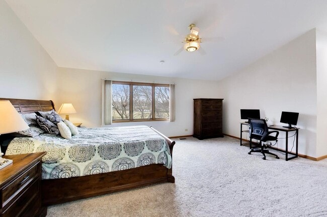 Building Photo - 943 W Essex Pl