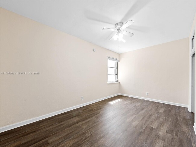 Building Photo - 1311 N 19th Ave