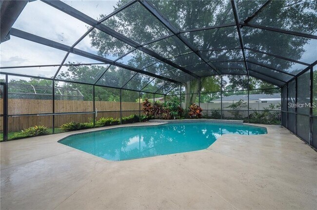 Building Photo - 8413 Shady Glen Dr