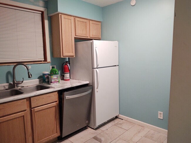 Primary Photo - 2440 Cedarwood Ave