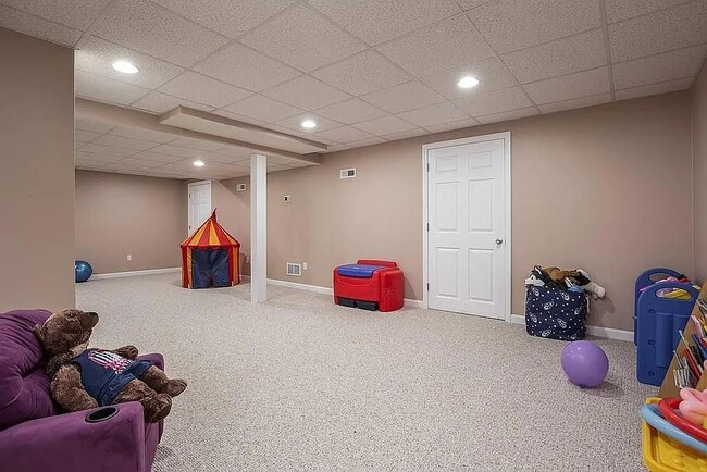 Building Photo - 3 Lilac Ln