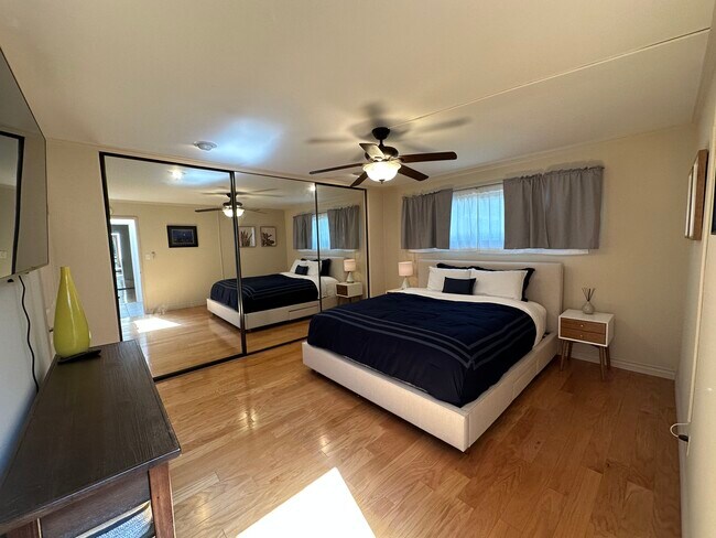 Building Photo - 3707 E Livingston Dr