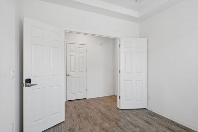 Building Photo - 10445 E Tesla Ave
